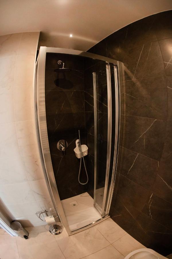 La Residenza Isabella Hotel Milan Bagian luar foto