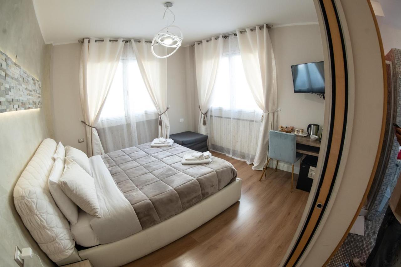 La Residenza Isabella Hotel Milan Bagian luar foto