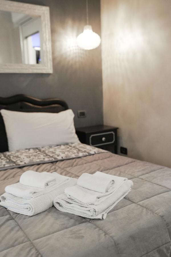 La Residenza Isabella Hotel Milan Bagian luar foto