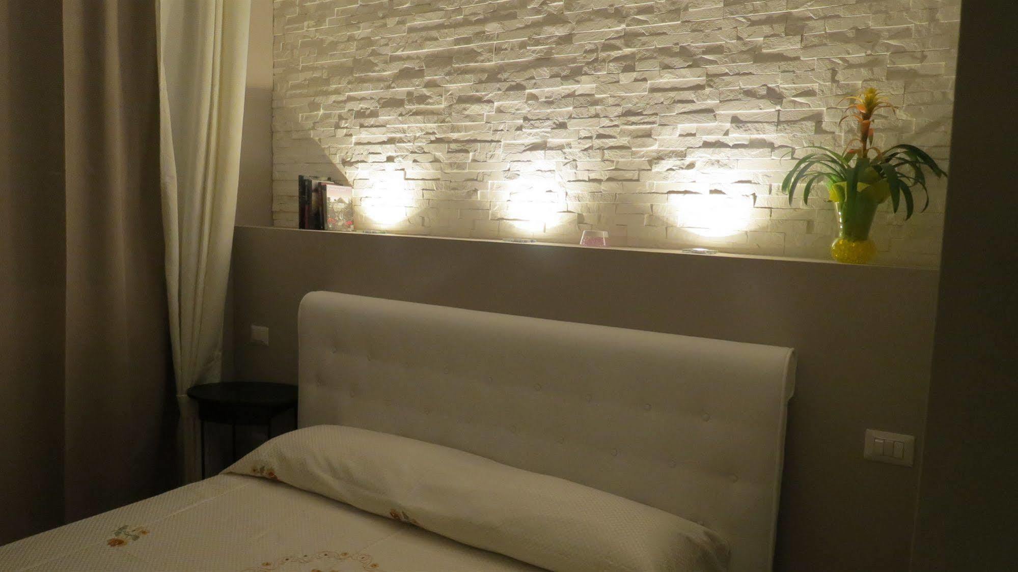 La Residenza Isabella Hotel Milan Bagian luar foto
